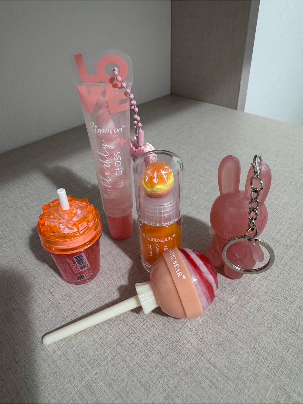 Pink Lip Gloss & Keychain Set - Cute Bunny Party Supplies